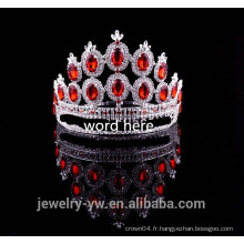 La reine de beauté en métal argenté, la couronne de champion en diamant rouge, la couronne de mariage